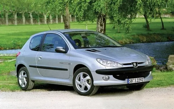 Quelle huile moteur pour Peugeot 206 1.6L 90/110cv